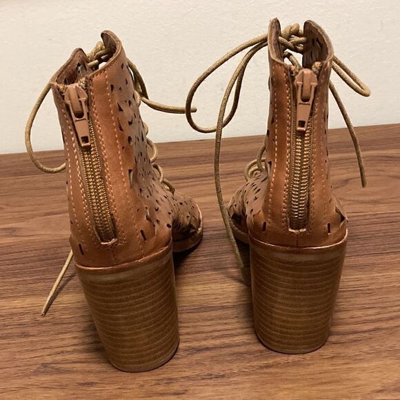 Jeffrey Campbell Ibiza Handmade Perforated Leather Ankle Boots. Size 7. - Picture 3 of 6